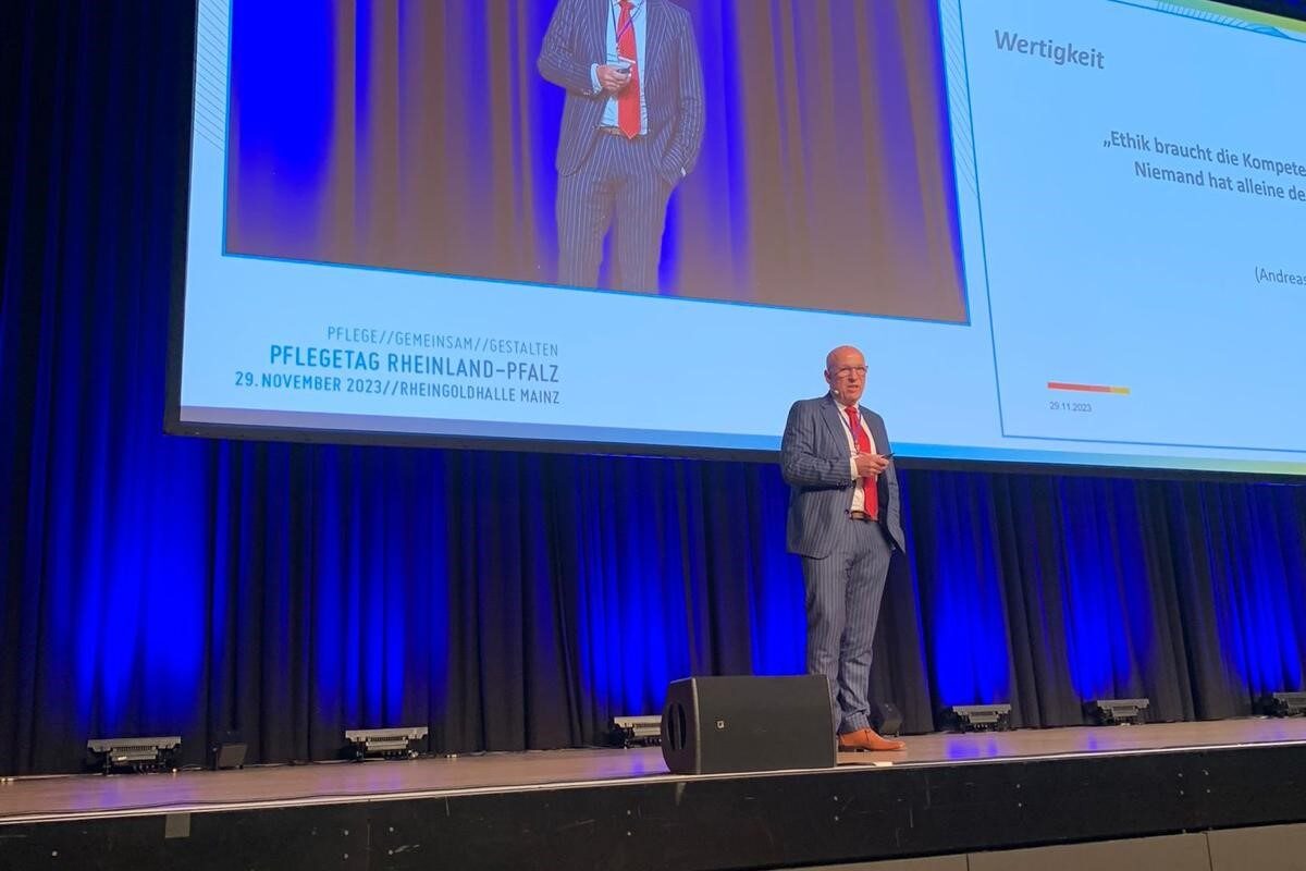 Herr Berg referierte im Rahmen des rheinland-pfälzischen Pflegetages in Mainz das Thema: "Die ethische Fallbesprechung: Praxis – Relevanz …